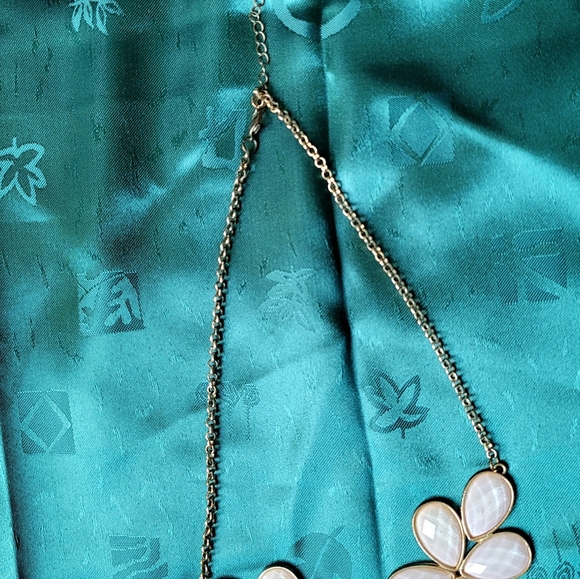 Fashion Flower Petal Bib Necklace in Diamond Cut 15" - Picture 6 of 6